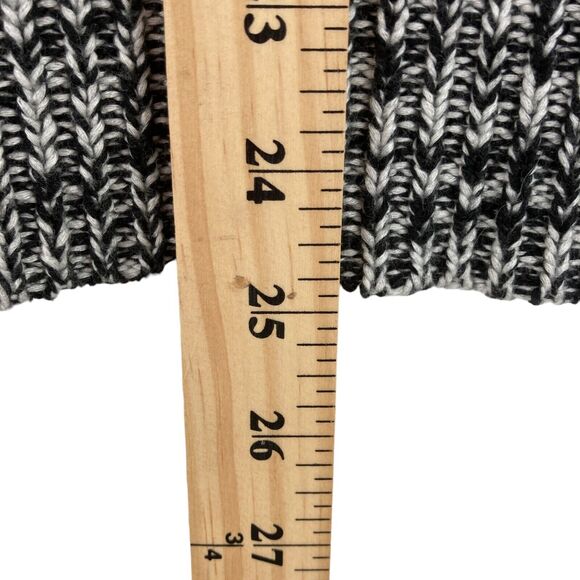 GUESS Sweater Womens XS White Black Striped Knit Long Sleeve Round Neck Pullover - Picture 13 of 13